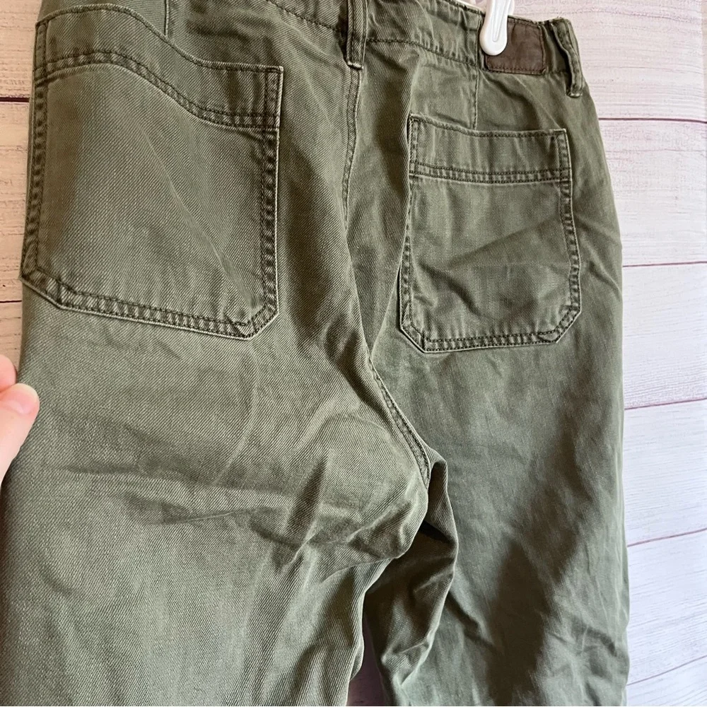 American eagle size 10 olive cargo pants